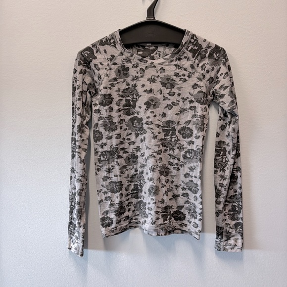 Athleta Momentum Spacedye Gray and Black Floral Print Long Sleeve Active Top  XS - Picture 4 of 8
